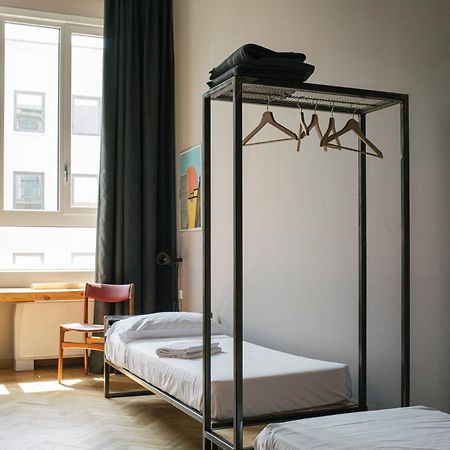 ミラノ Casabaseホステル エクステリア 写真