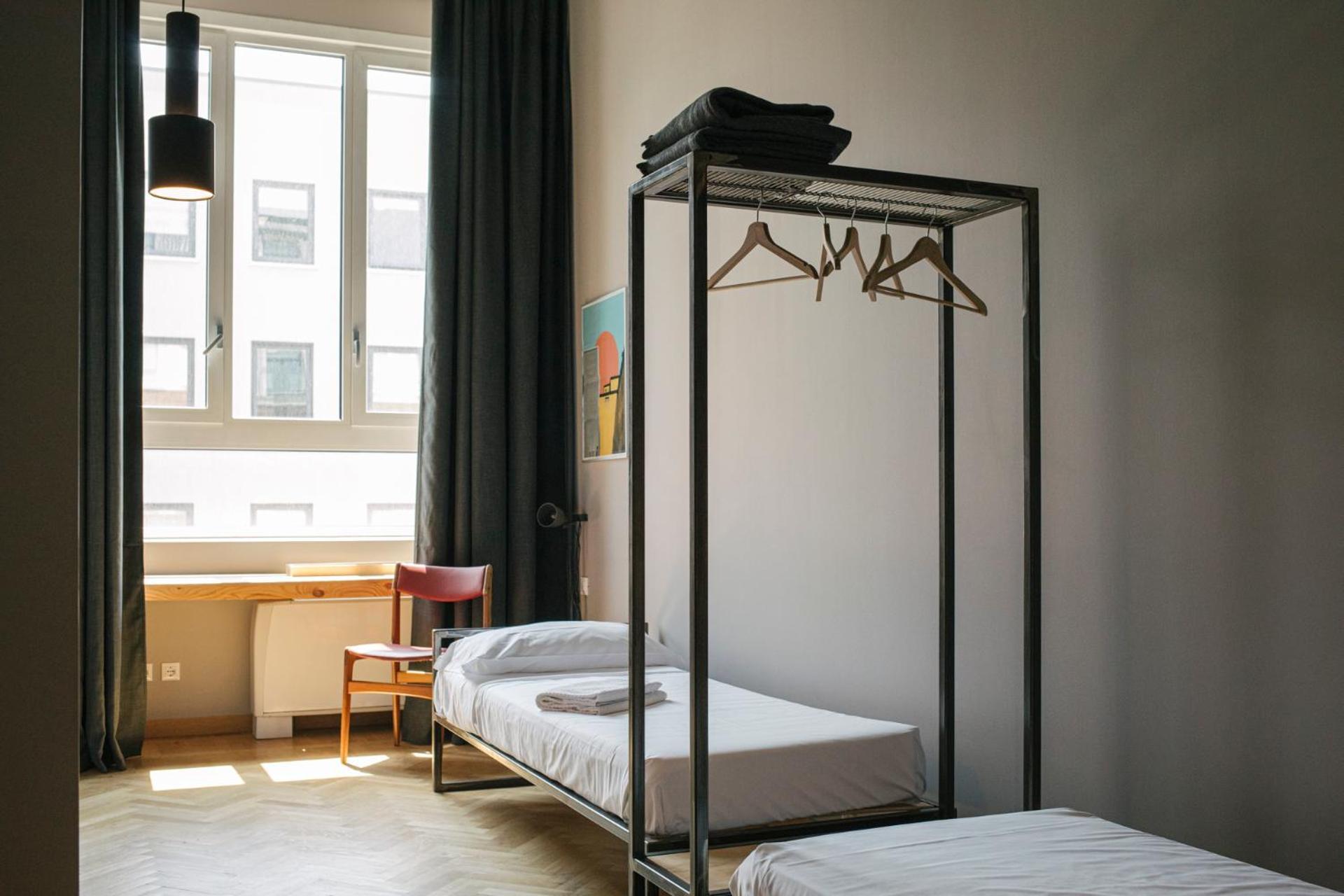 ミラノ Casabaseホステル エクステリア 写真